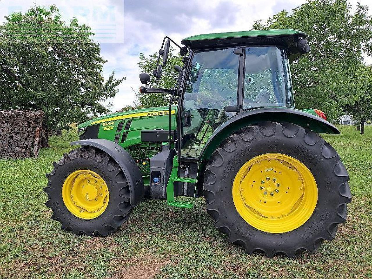 John Deere 5100m - Traktor: obrázok 2 John Deere 5100m - Traktor: obrázok 2