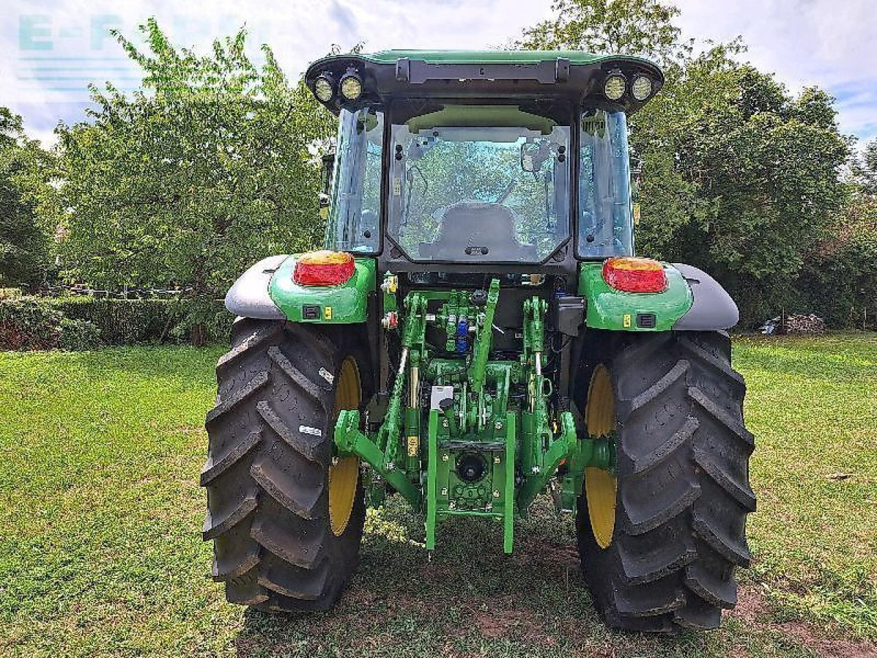 John Deere 5100m - Traktor: obrázok 4 John Deere 5100m - Traktor: obrázok 4