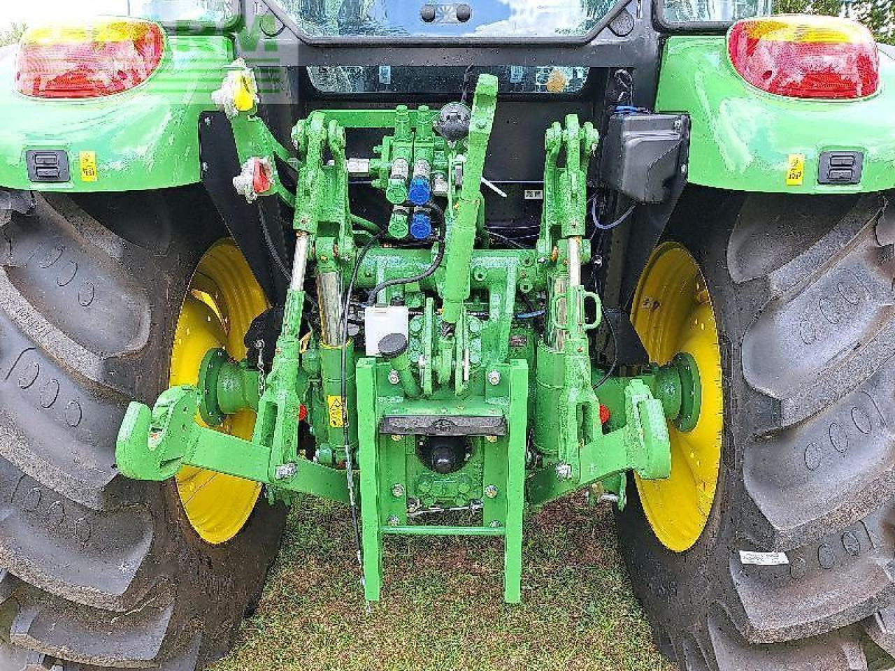 John Deere 5100m - Traktor: obrázok 5 John Deere 5100m - Traktor: obrázok 5