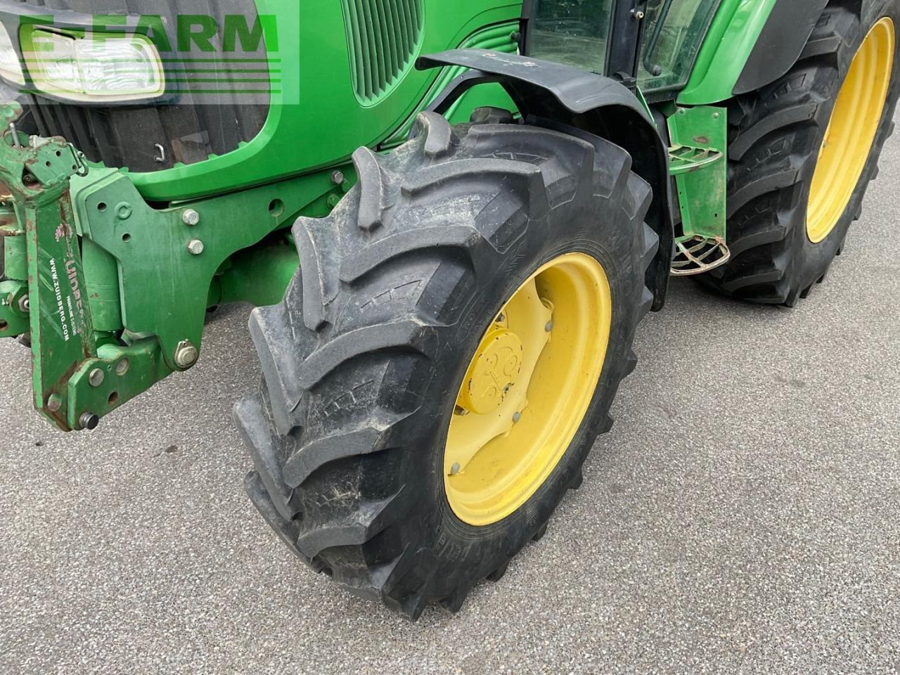 Traktor John Deere 5820: obrázok 9