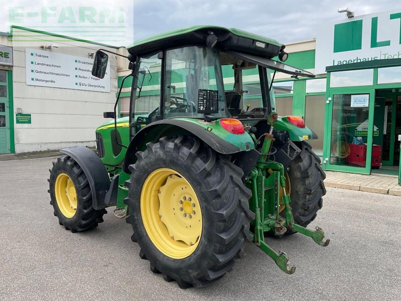John Deere 5820 - Traktor: obrázok 4 John Deere 5820 - Traktor: obrázok 4