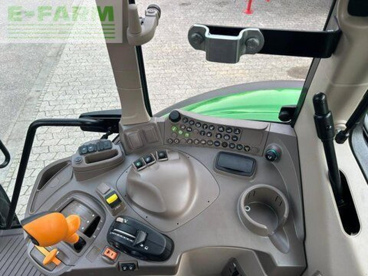 Traktor John Deere 6090m: obrázok 8