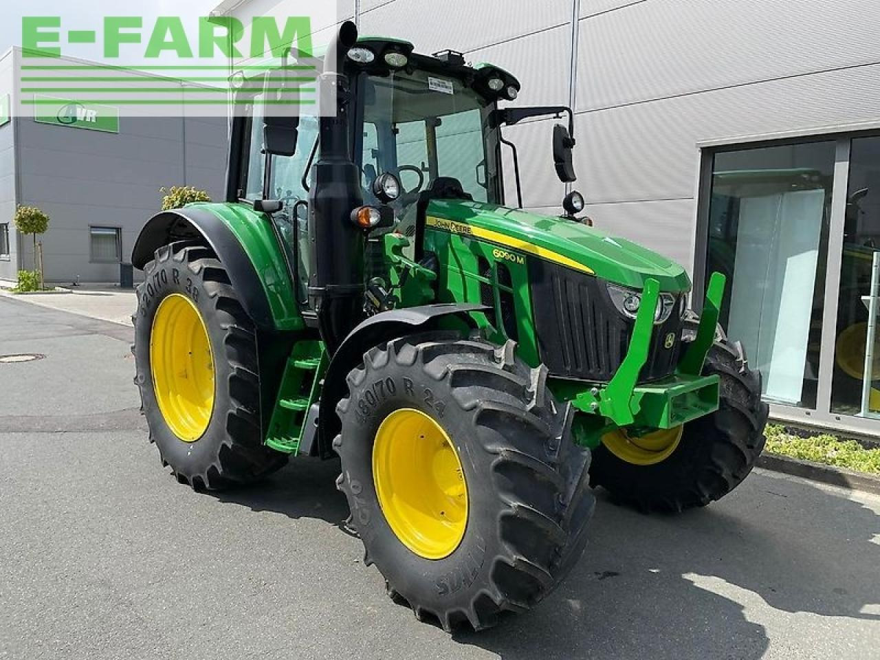 John Deere 6090m - demo - Traktor: obrázok 3 John Deere 6090m - demo - Traktor: obrázok 3