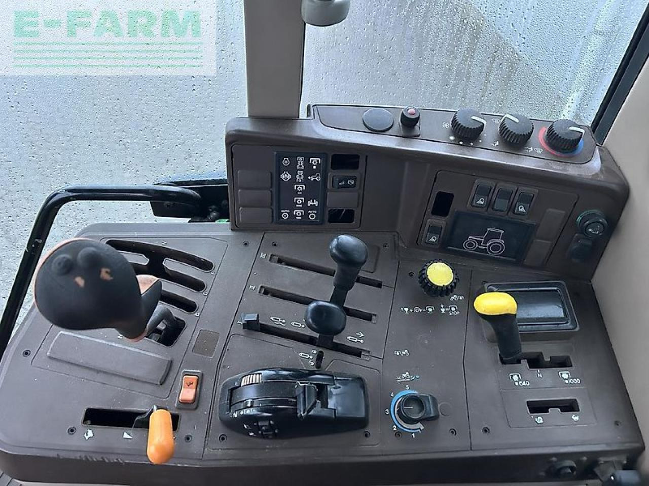 John Deere 6110 - Traktor: obrázok 3 John Deere 6110 - Traktor: obrázok 3
