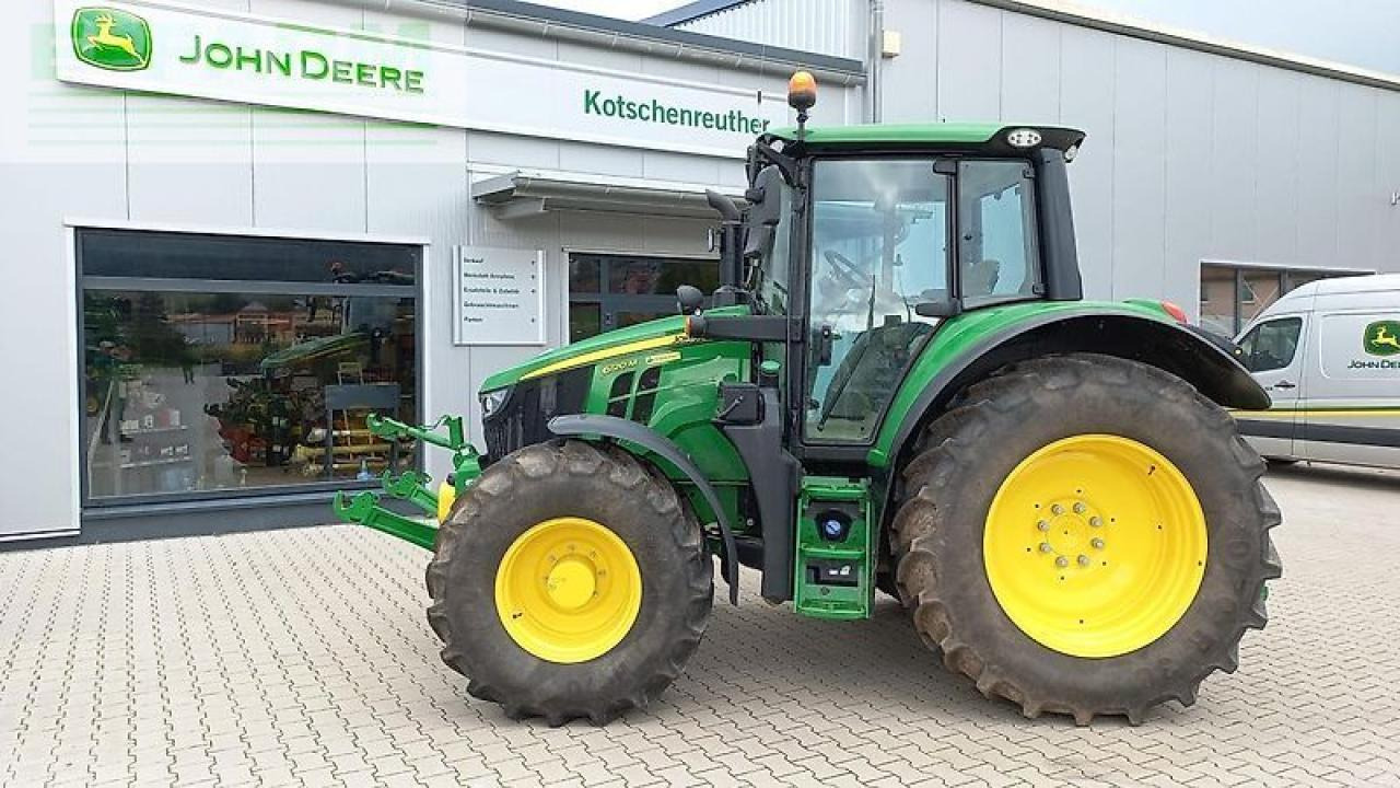 John Deere 6120m - Traktor: obrázok 2 John Deere 6120m - Traktor: obrázok 2