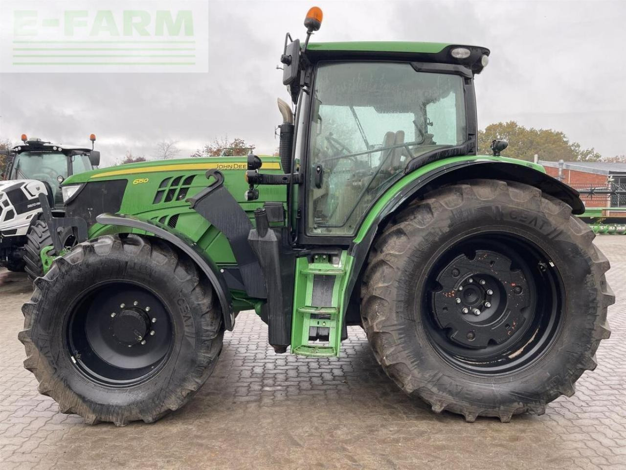 John Deere 6150r - Traktor: obrázok 4 John Deere 6150r - Traktor: obrázok 4