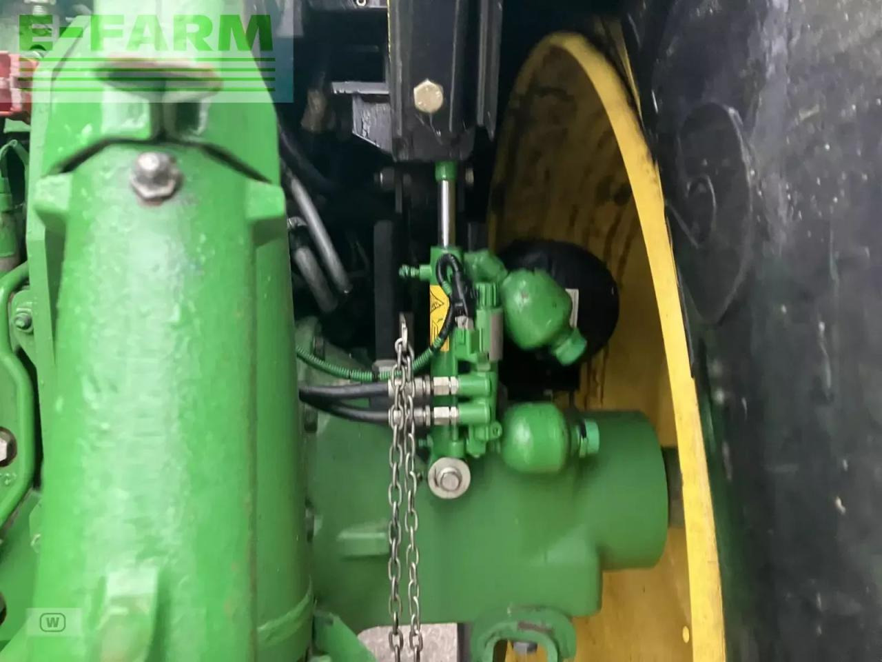 Traktor John Deere 6215r: obrázok 19
