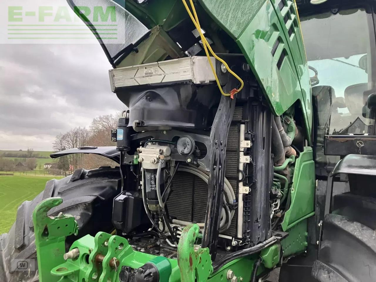 Traktor John Deere 6215r: obrázok 10