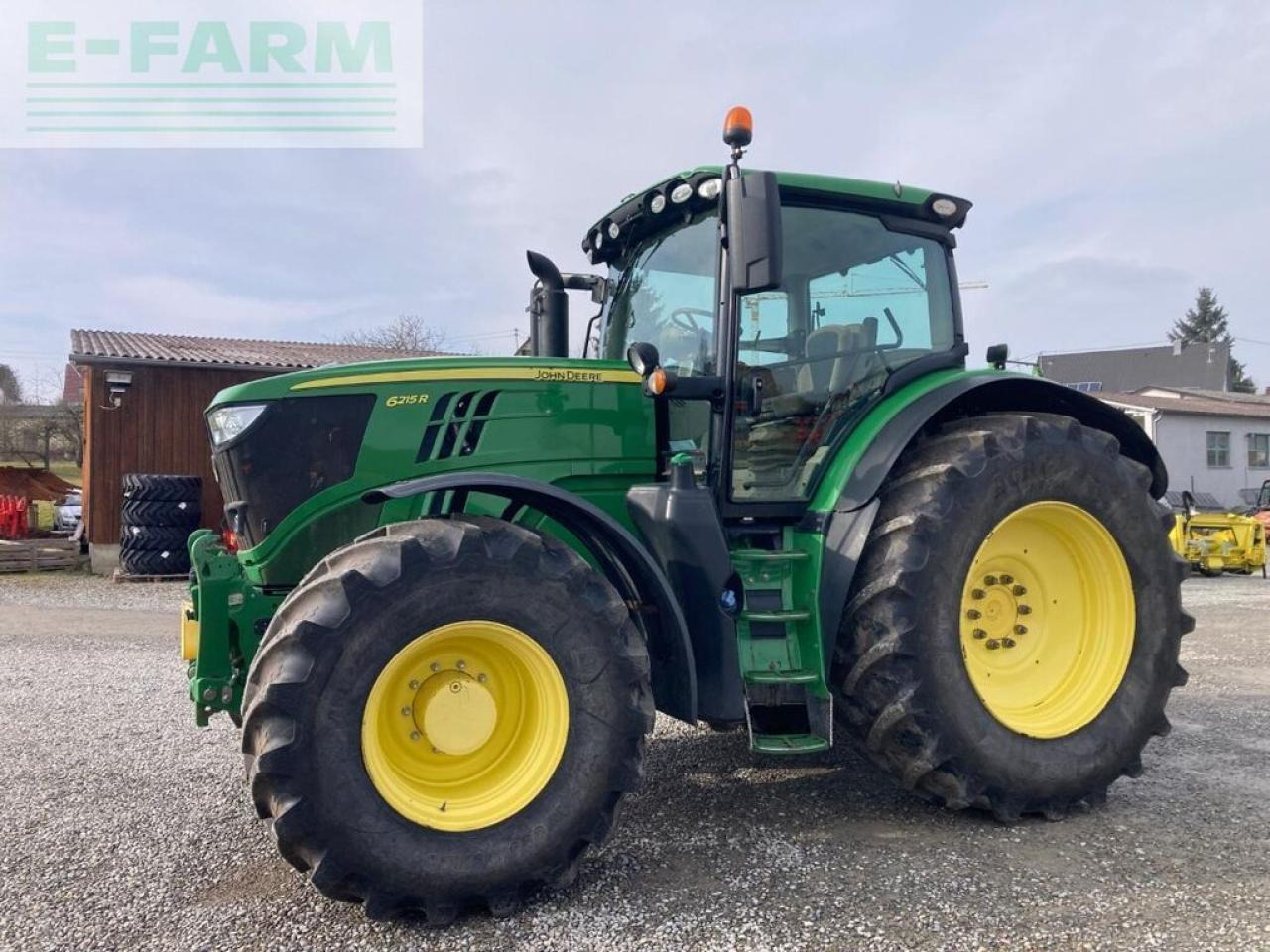 John Deere 6215r - Traktor: obrázok 1 John Deere 6215r - Traktor: obrázok 1