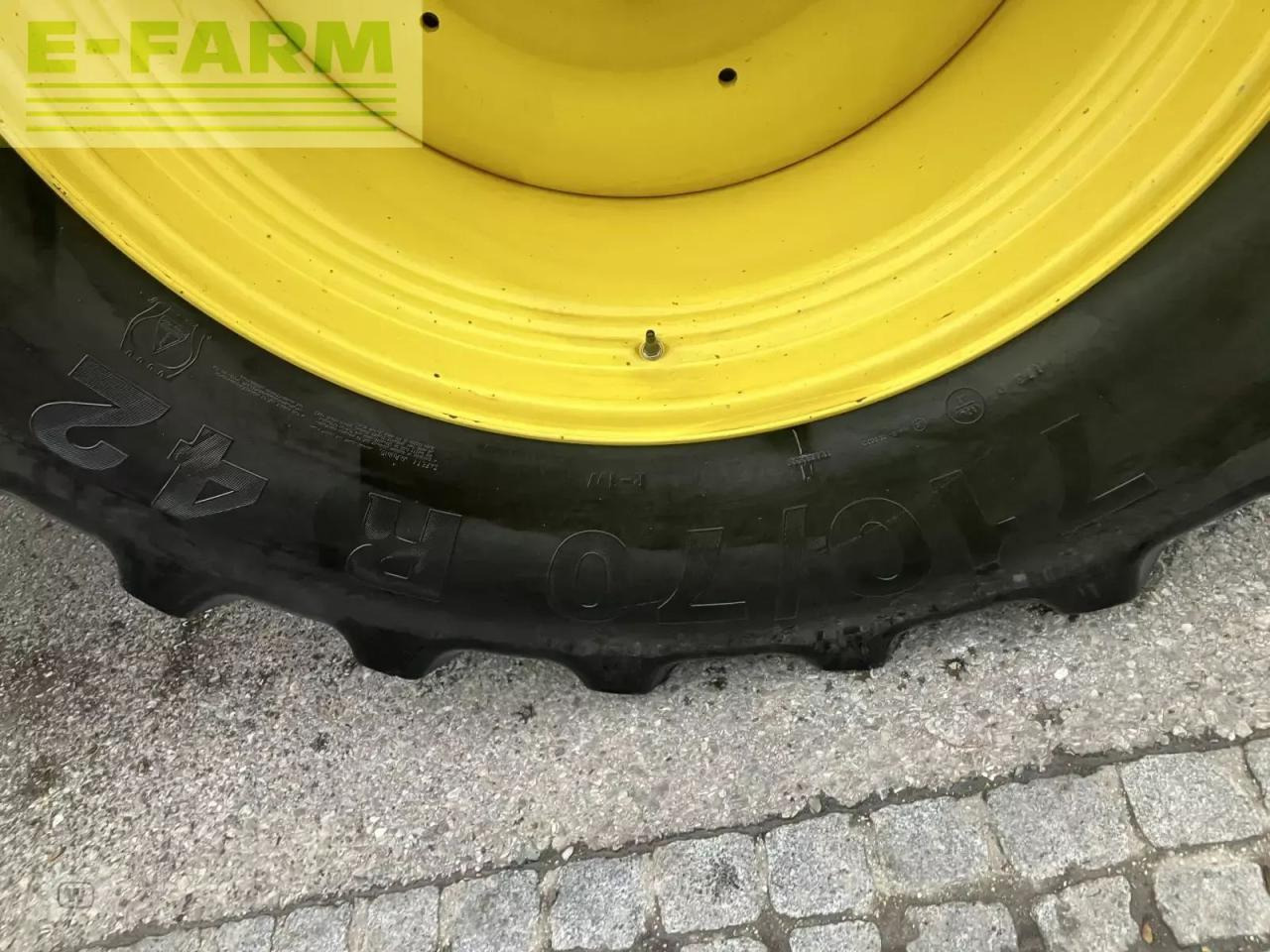 Traktor John Deere 6215r: obrázok 14