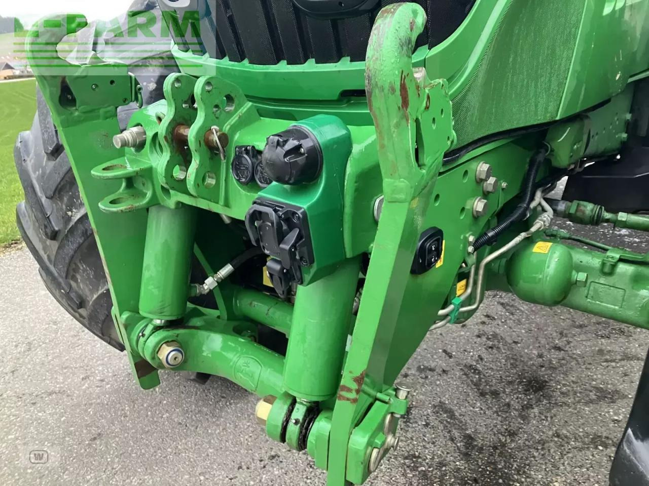 Traktor John Deere 6215r: obrázok 9