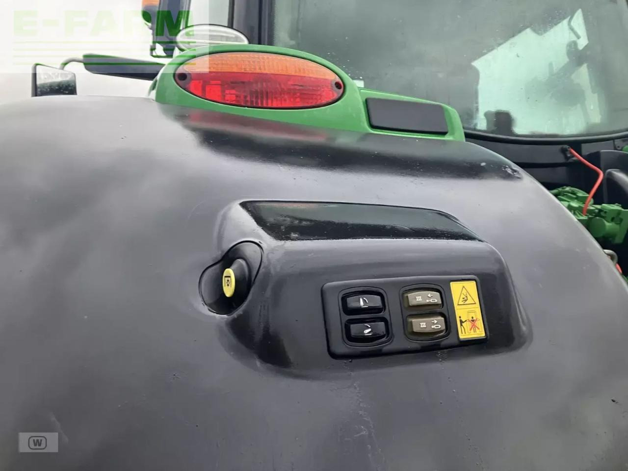 Traktor John Deere 6215r: obrázok 16