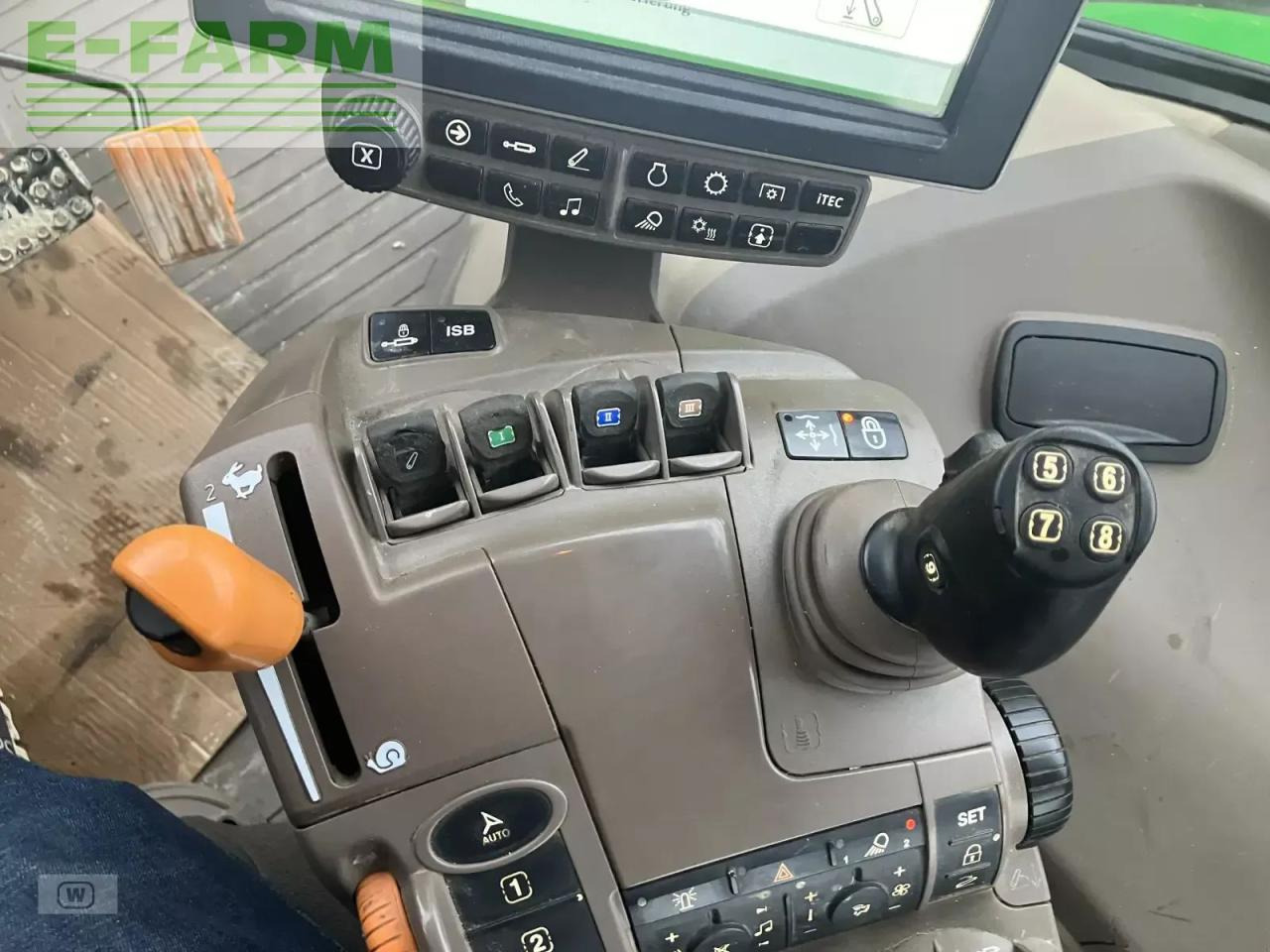 Traktor John Deere 6215r: obrázok 25