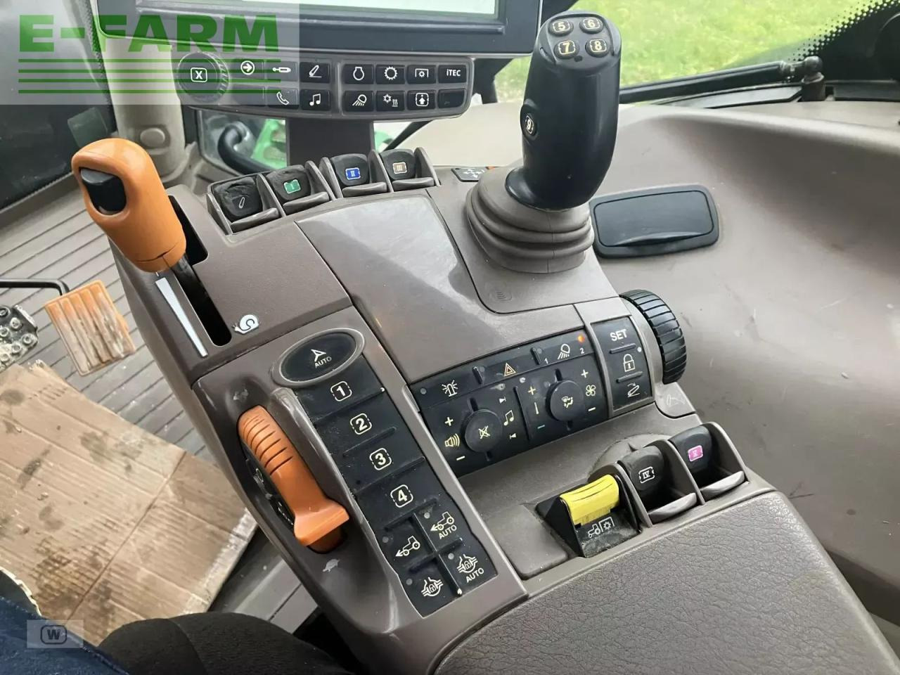 Traktor John Deere 6215r: obrázok 24