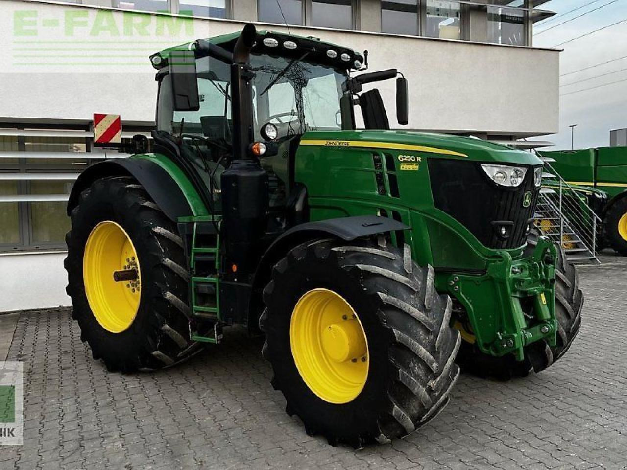 John Deere 6250r - Traktor: obrázok 4 John Deere 6250r - Traktor: obrázok 4
