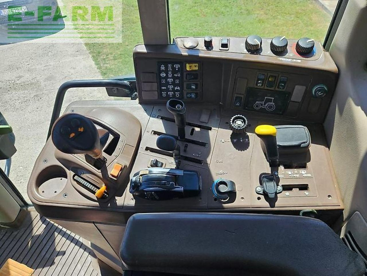 John Deere 6320 - Traktor: obrázok 5 John Deere 6320 - Traktor: obrázok 5