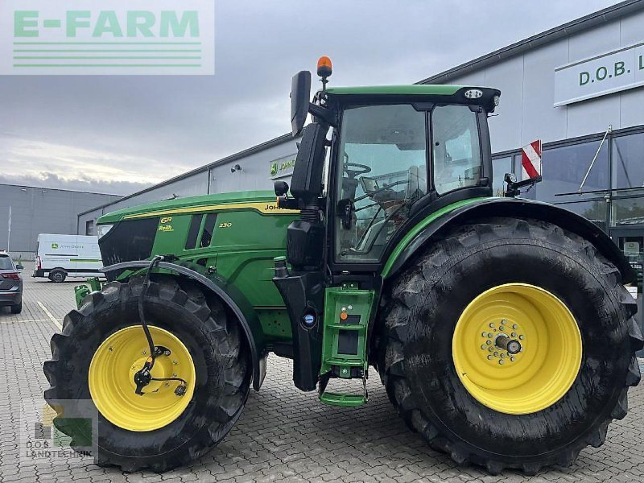 John Deere 6r 230 - Traktor: obrázok 2 John Deere 6r 230 - Traktor: obrázok 2