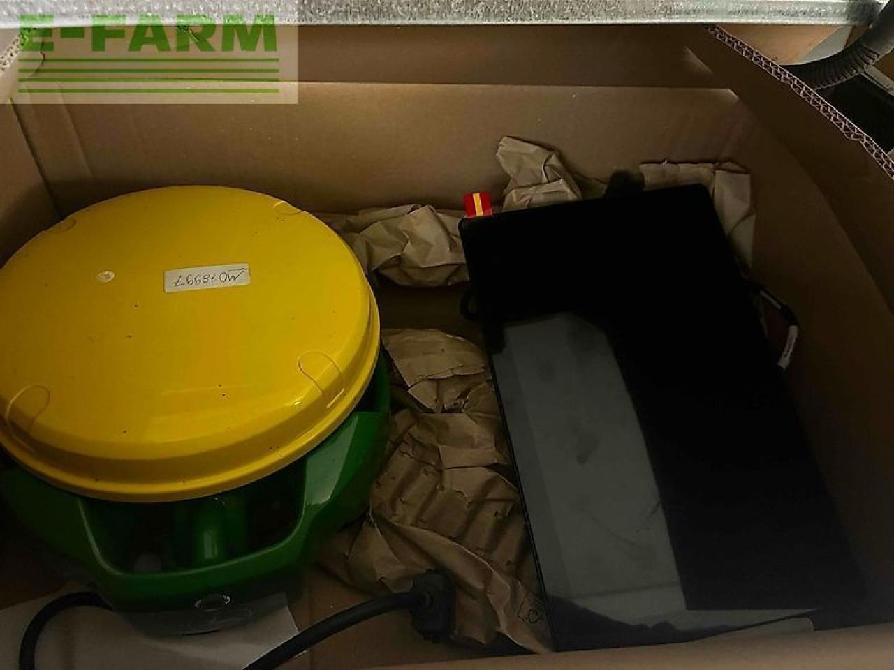 John Deere 6r 250 - Traktor: obrázok 2 John Deere 6r 250 - Traktor: obrázok 2