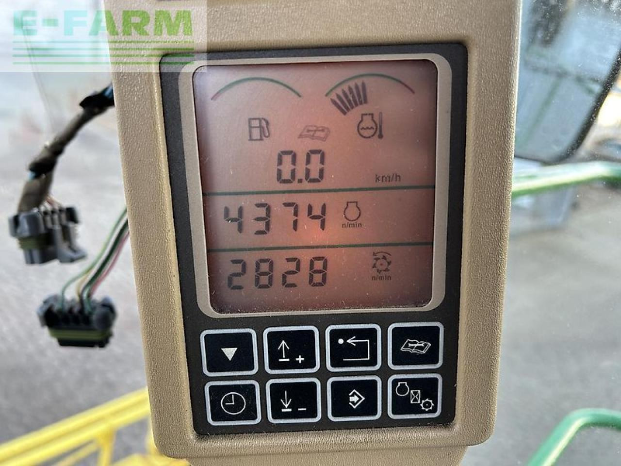 John Deere 7700 - Traktor: obrázok 4 John Deere 7700 - Traktor: obrázok 4