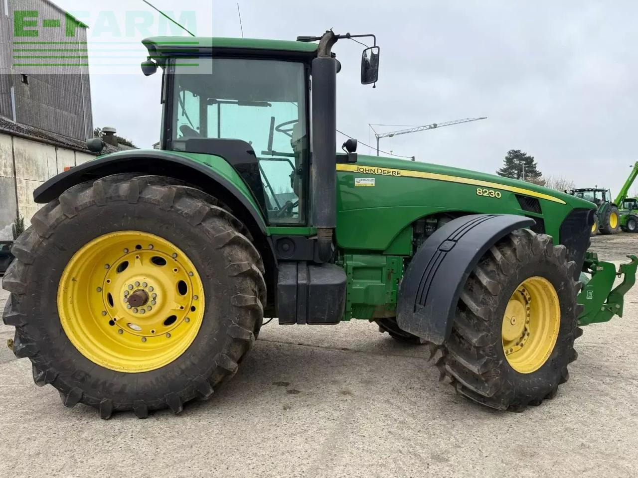 John Deere 8230 - Traktor: obrázok 1 John Deere 8230 - Traktor: obrázok 1