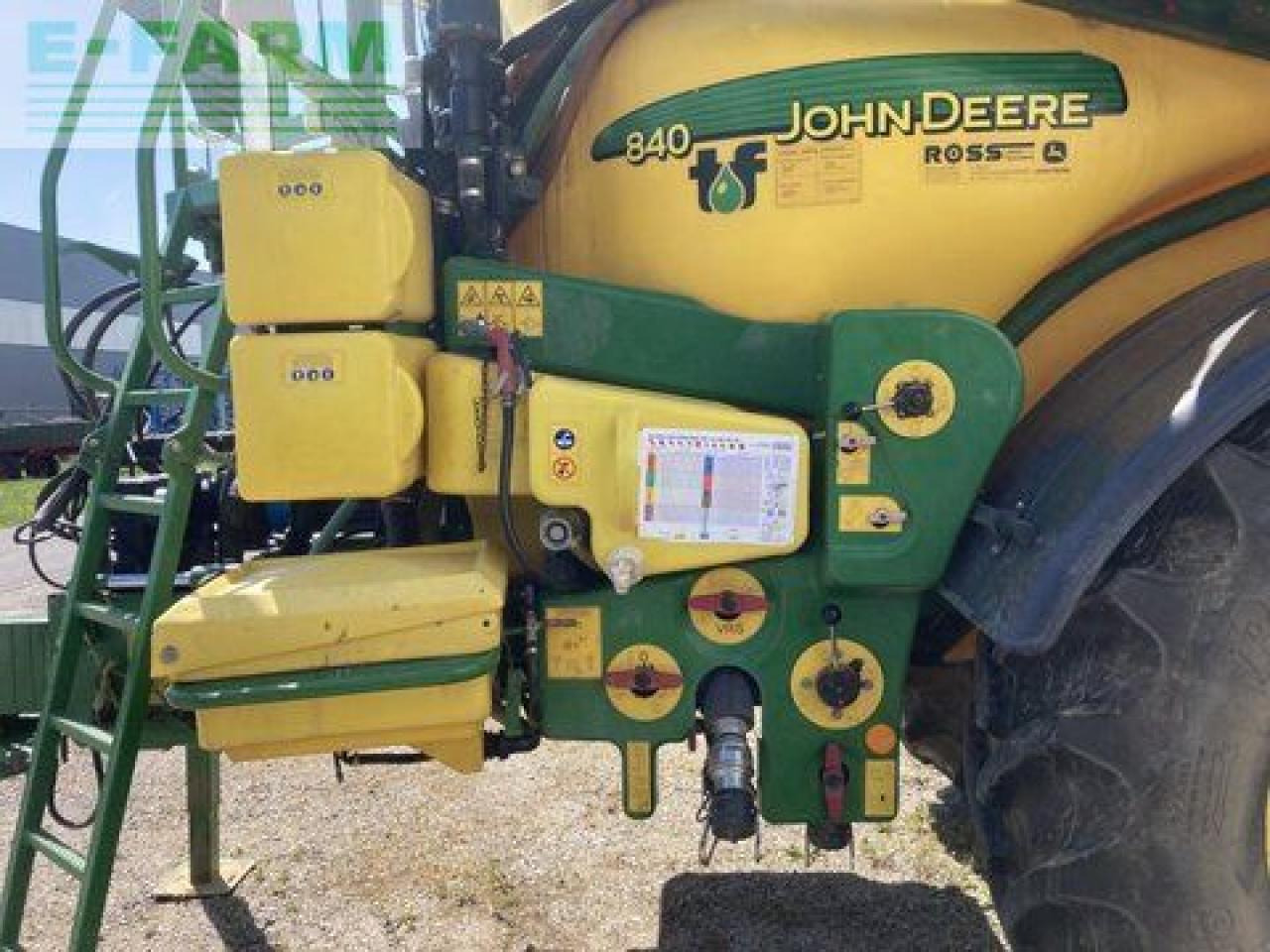 John Deere 840 tf - Ťahaný postrekovač: obrázok 3 John Deere 840 tf - Ťahaný postrekovač: obrázok 3