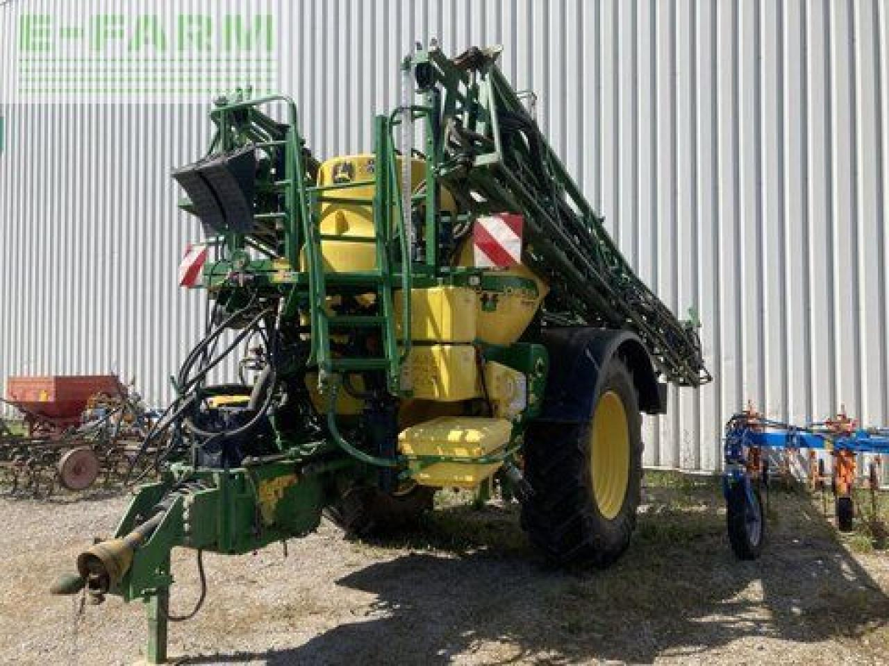 John Deere 840 tf - Ťahaný postrekovač: obrázok 2 John Deere 840 tf - Ťahaný postrekovač: obrázok 2