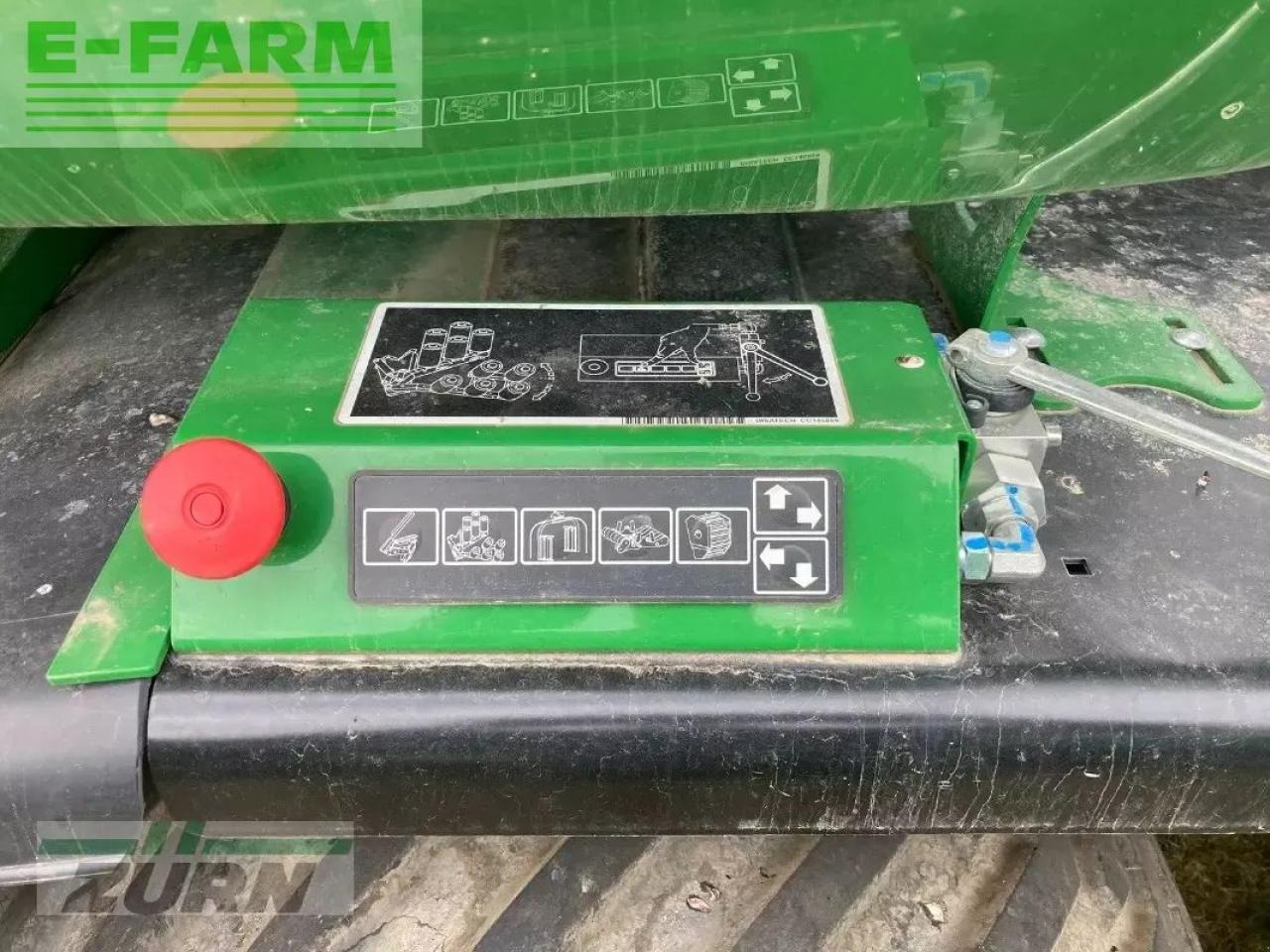 John Deere c461r - Lis na hranaté balíky: obrázok 5 John Deere c461r - Lis na hranaté balíky: obrázok 5