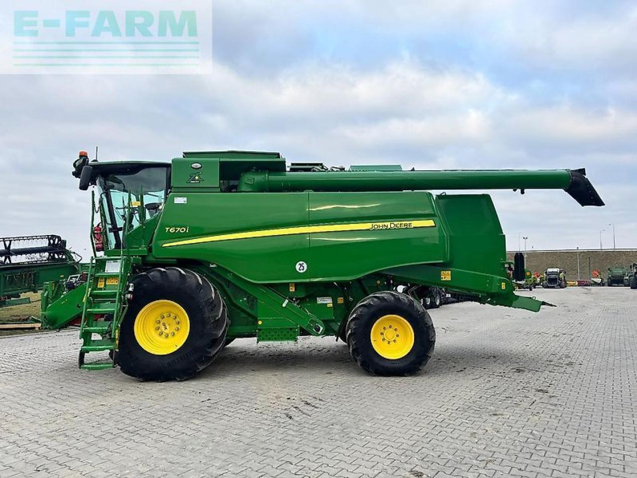 John Deere t670i - Obilný kombajn: obrázok 3 John Deere t670i - Obilný kombajn: obrázok 3