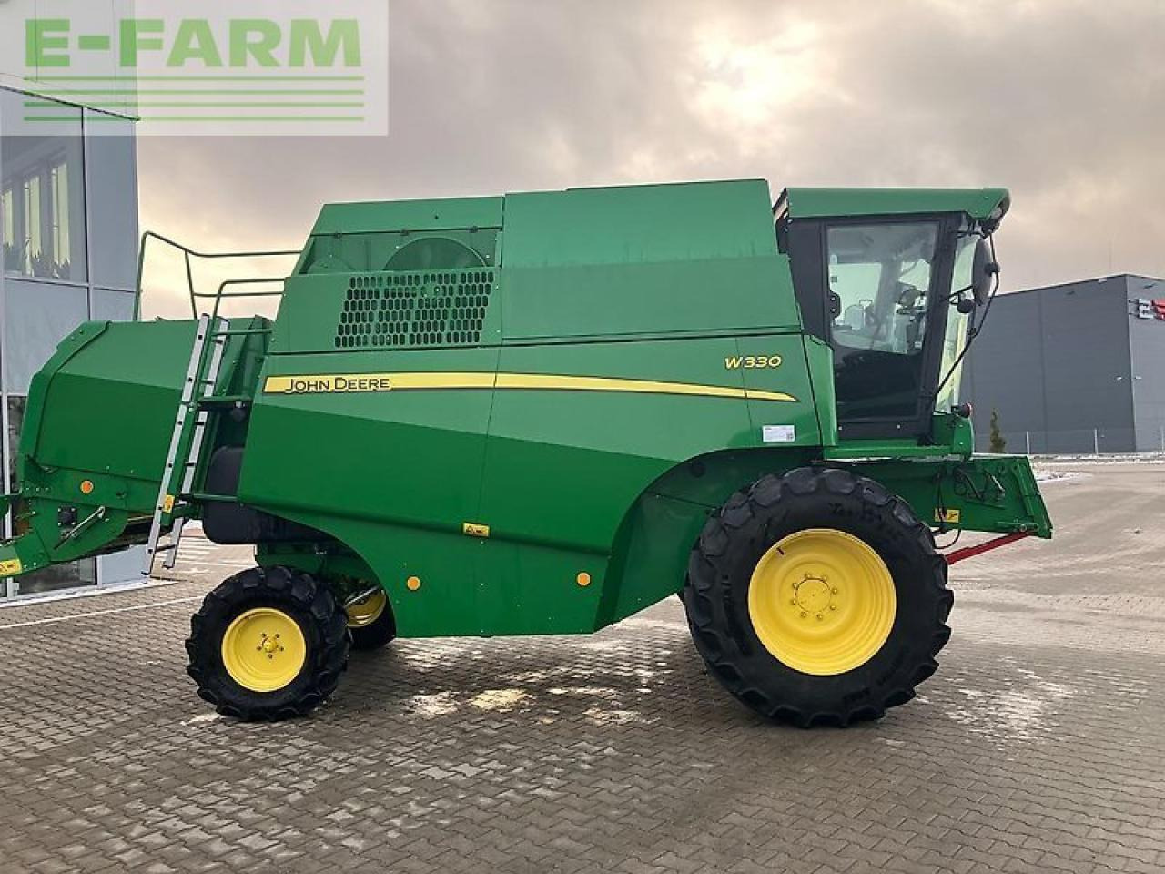 John Deere w330 - Obilný kombajn: obrázok 2 John Deere w330 - Obilný kombajn: obrázok 2