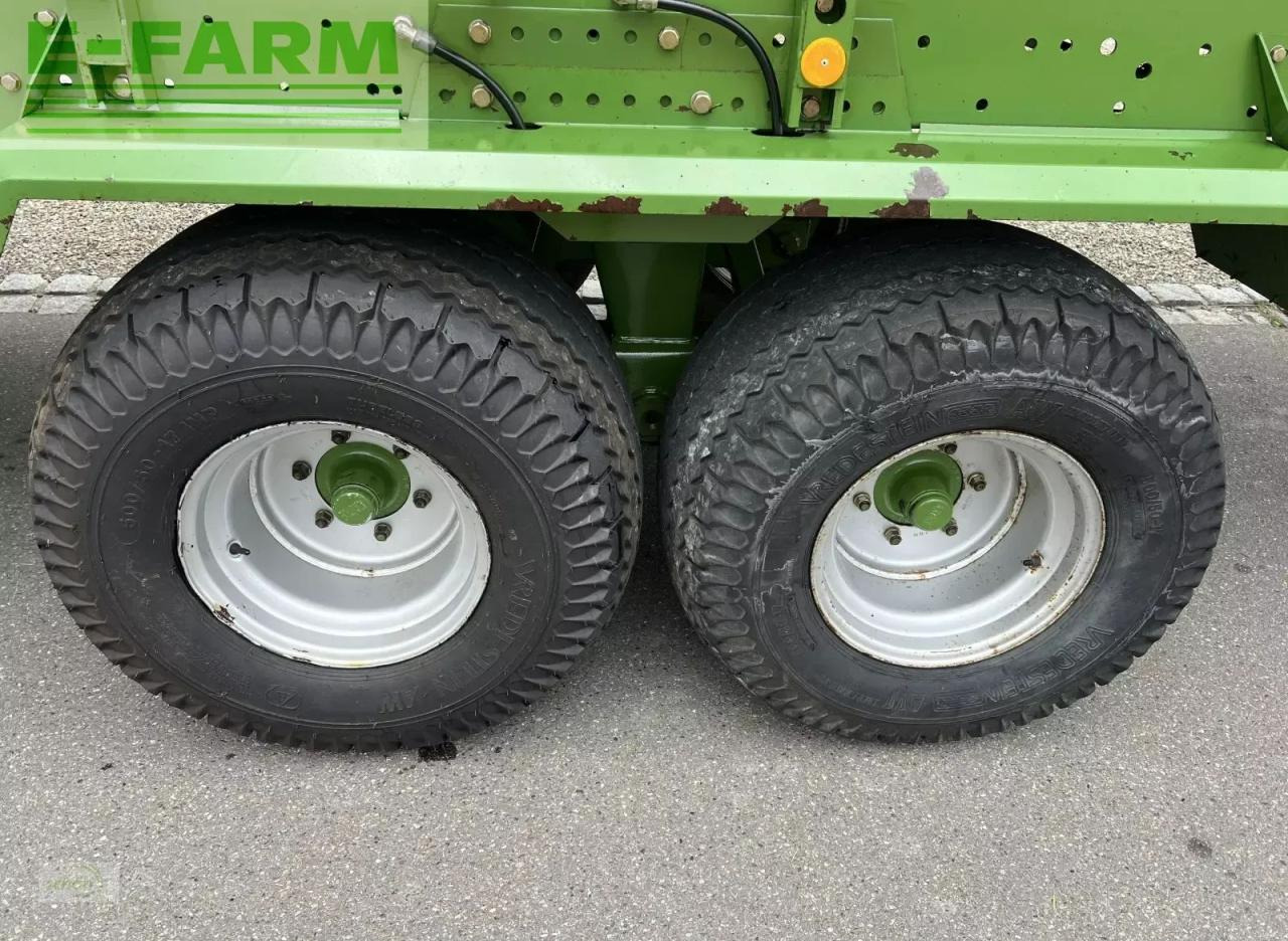 Krone titan 6/48 gl all in - ein großer schwingen-ladewagen mit druckluftbremse - Zberací voz: obrázok 3 Krone titan 6/48 gl all in - ein großer schwingen-ladewagen mit druckluftbremse - Zberací voz: obrázok 3