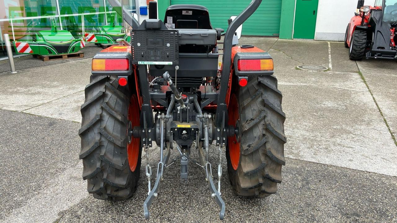 Kubota L1-382 - Traktor: obrázok 5 Kubota L1-382 - Traktor: obrázok 5