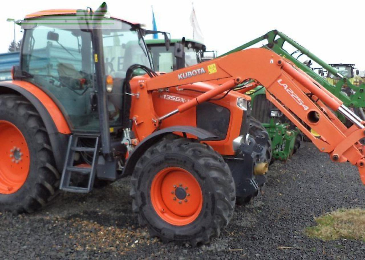 Kubota m135-17 gx 2 - Traktor: obrázok 1 Kubota m135-17 gx 2 - Traktor: obrázok 1