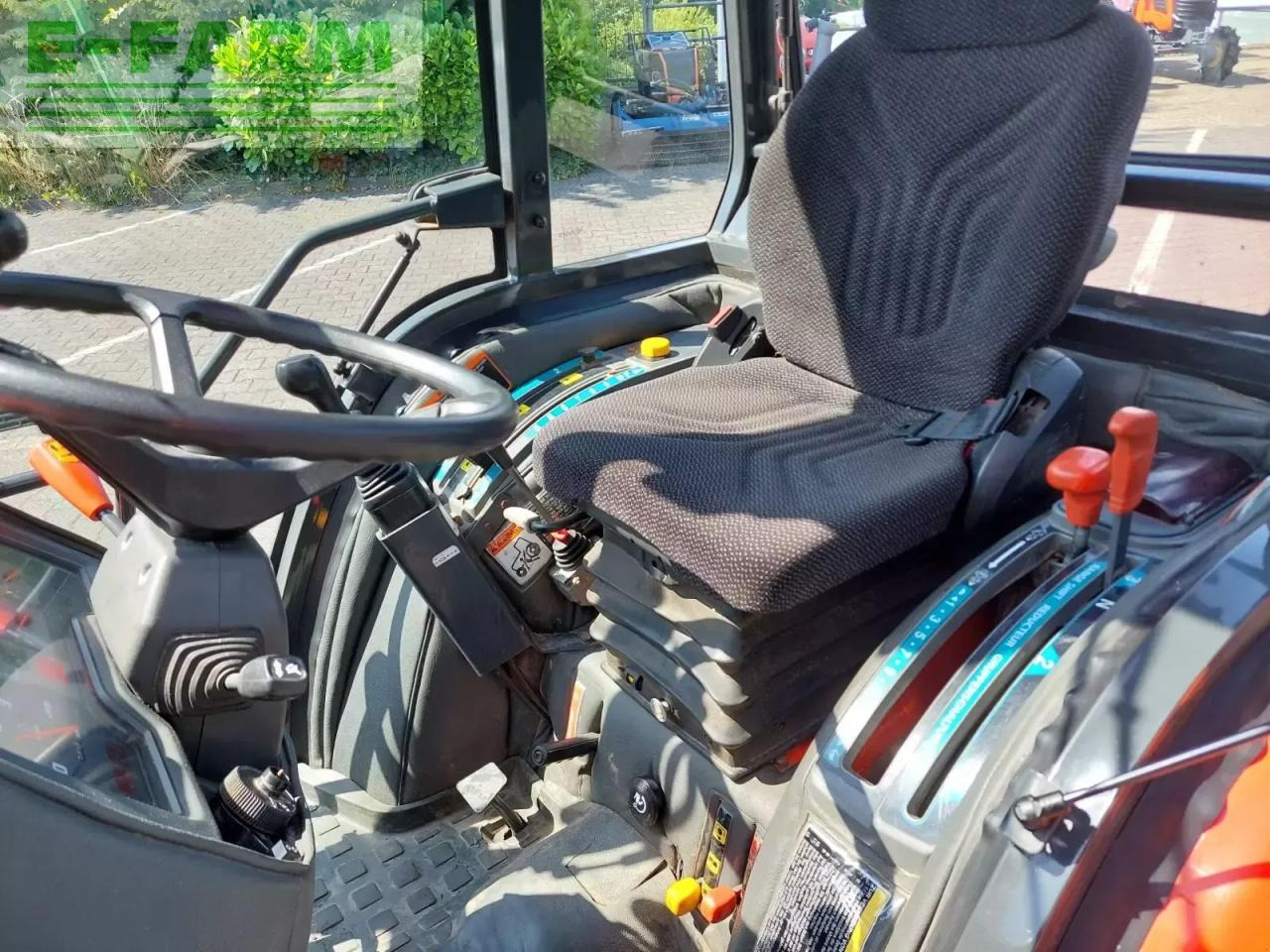 Kubota stv40 - Traktor: obrázok 4 Kubota stv40 - Traktor: obrázok 4