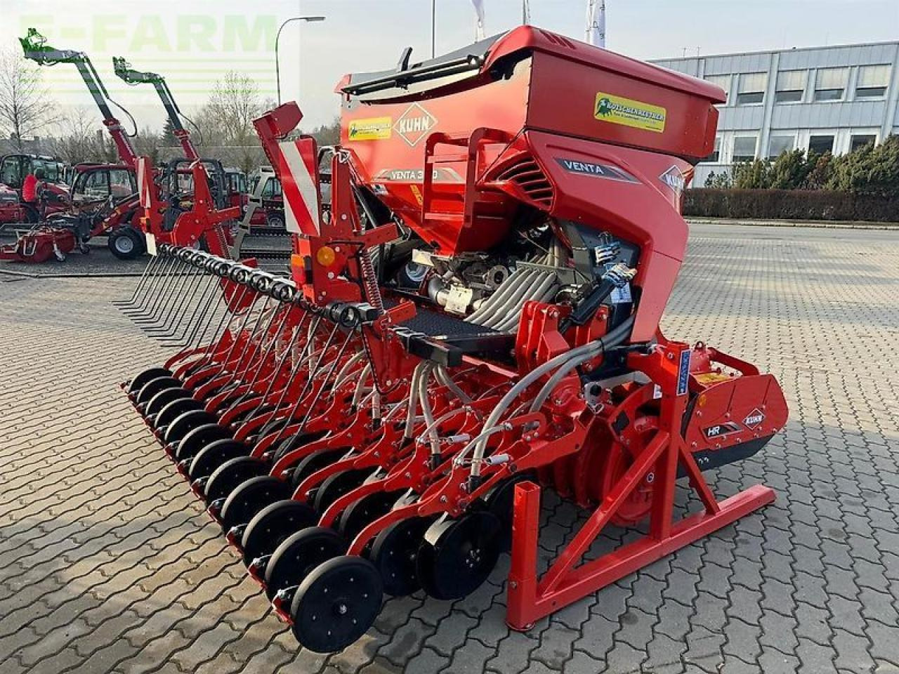 Kuhn venta 1500 liter + hr3030 - Univerzálny sejací stroj: obrázok 1 Kuhn venta 1500 liter + hr3030 - Univerzálny sejací stroj: obrázok 1