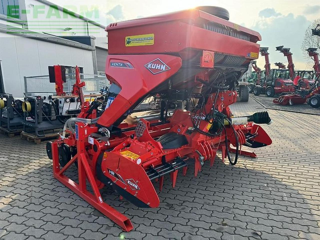 Kuhn venta 1500 liter + hr3030 - Univerzálny sejací stroj: obrázok 3 Kuhn venta 1500 liter + hr3030 - Univerzálny sejací stroj: obrázok 3