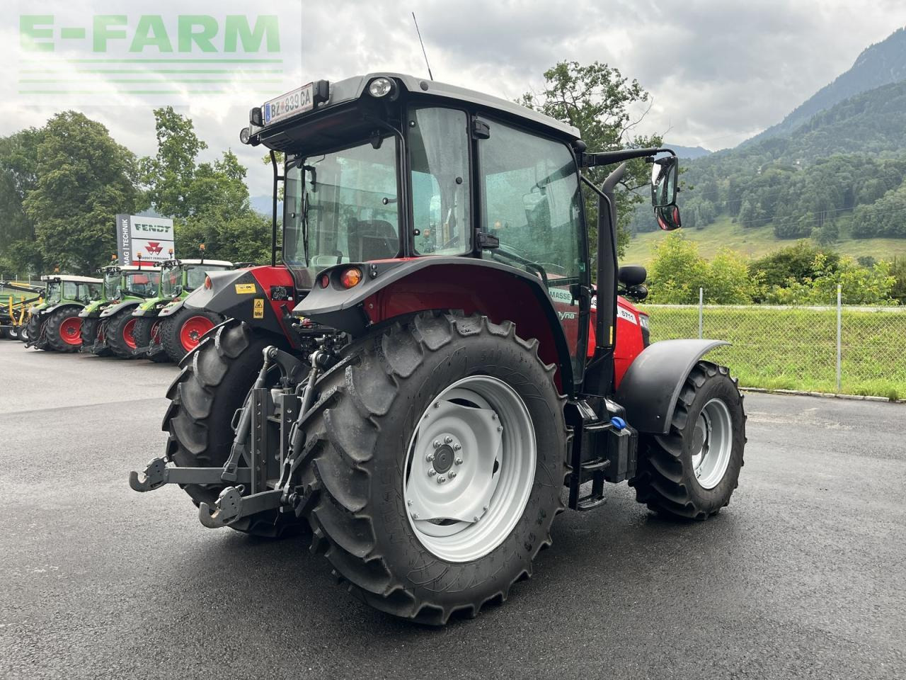 Massey Ferguson 5711m dyna4 cab essential - Traktor: obrázok 5 Massey Ferguson 5711m dyna4 cab essential - Traktor: obrázok 5