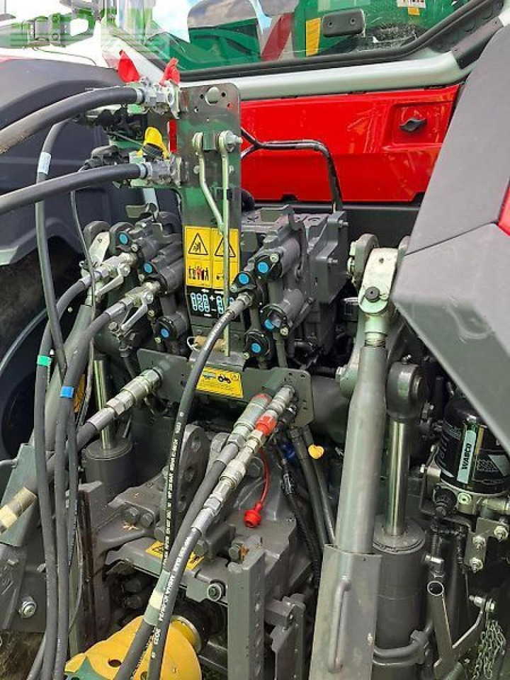 Massey Ferguson 8s.225 dyna e-power - Traktor: obrázok 4 Massey Ferguson 8s.225 dyna e-power - Traktor: obrázok 4