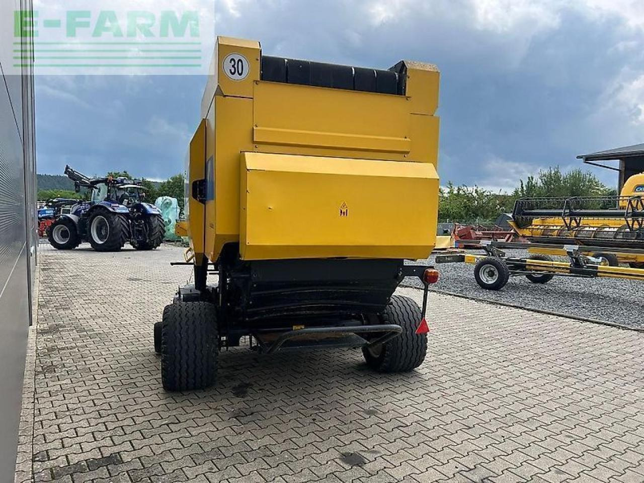 New Holland br 7070 - Lis na hranaté balíky: obrázok 4 New Holland br 7070 - Lis na hranaté balíky: obrázok 4