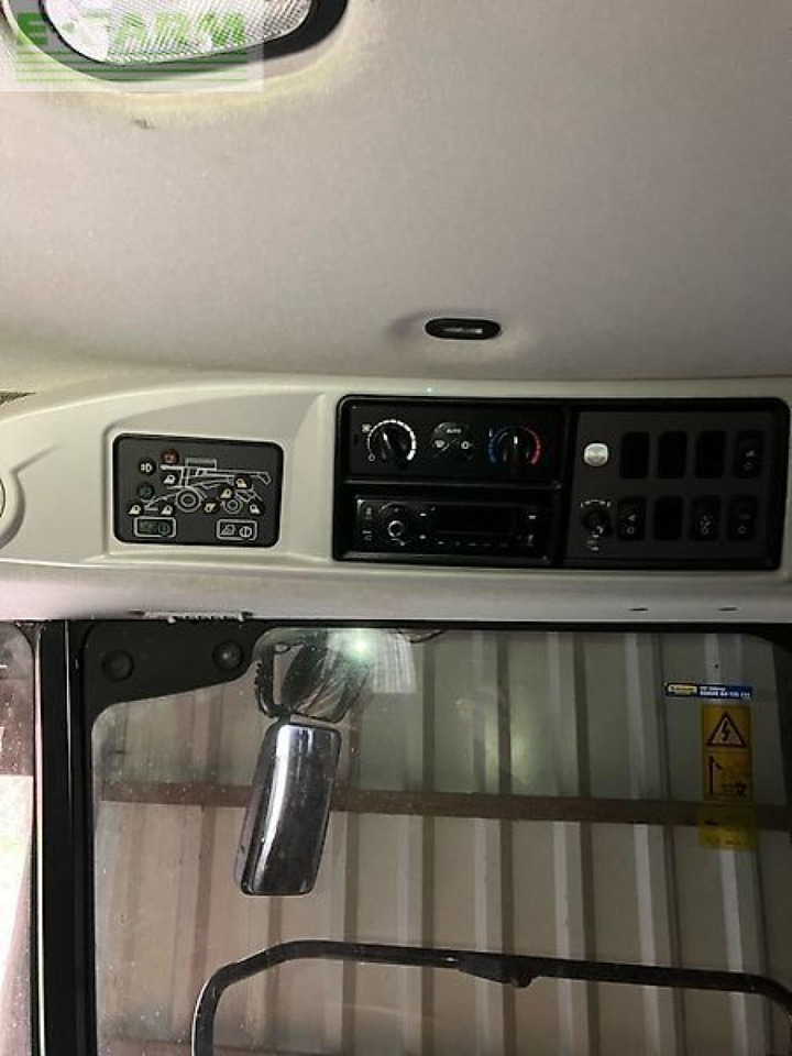 New Holland cr 8.80 - Obilný kombajn: obrázok 3 New Holland cr 8.80 - Obilný kombajn: obrázok 3