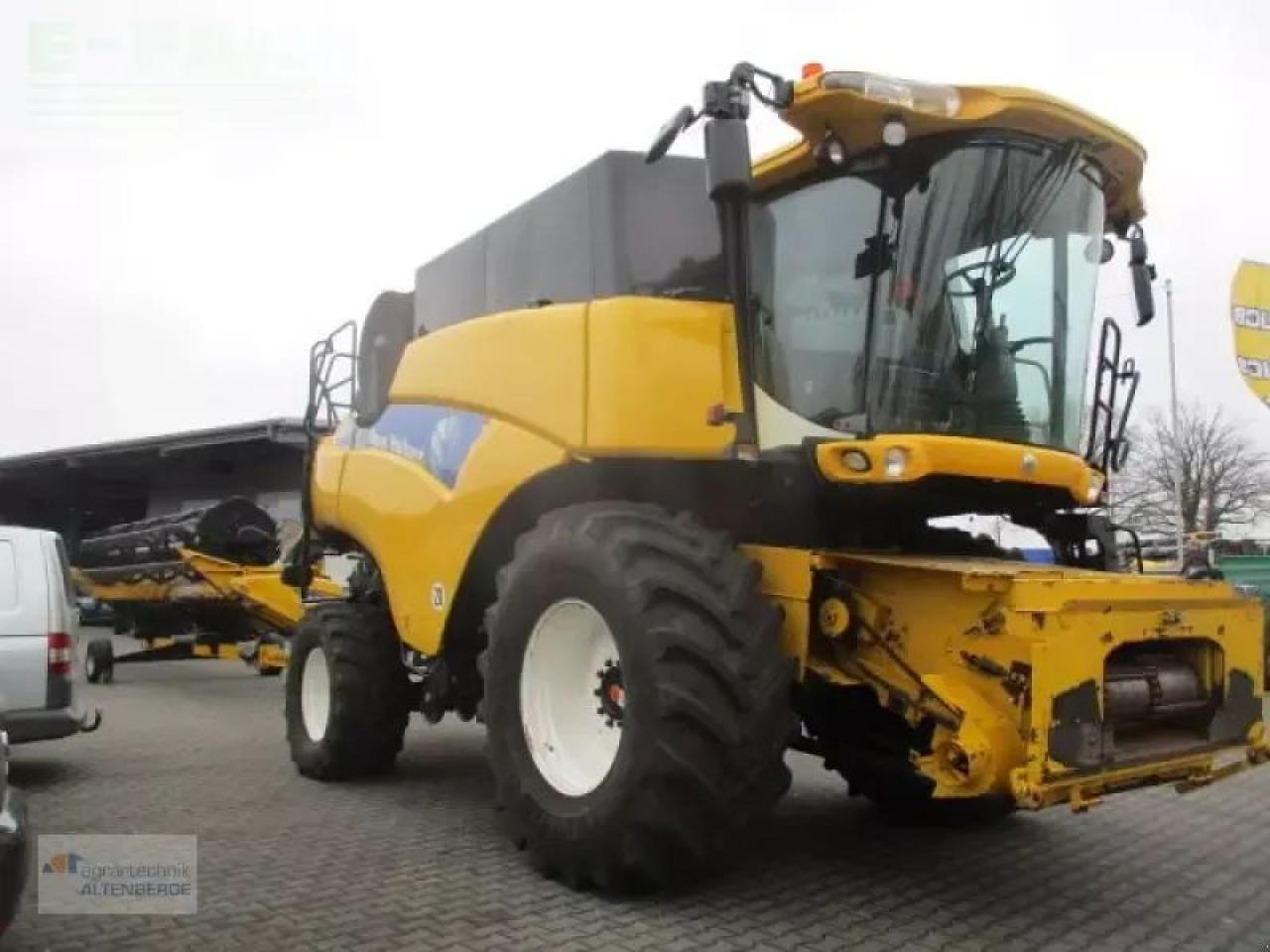 New Holland cr 9060 / cr9060 - Obilný kombajn: obrázok 3 New Holland cr 9060 / cr9060 - Obilný kombajn: obrázok 3