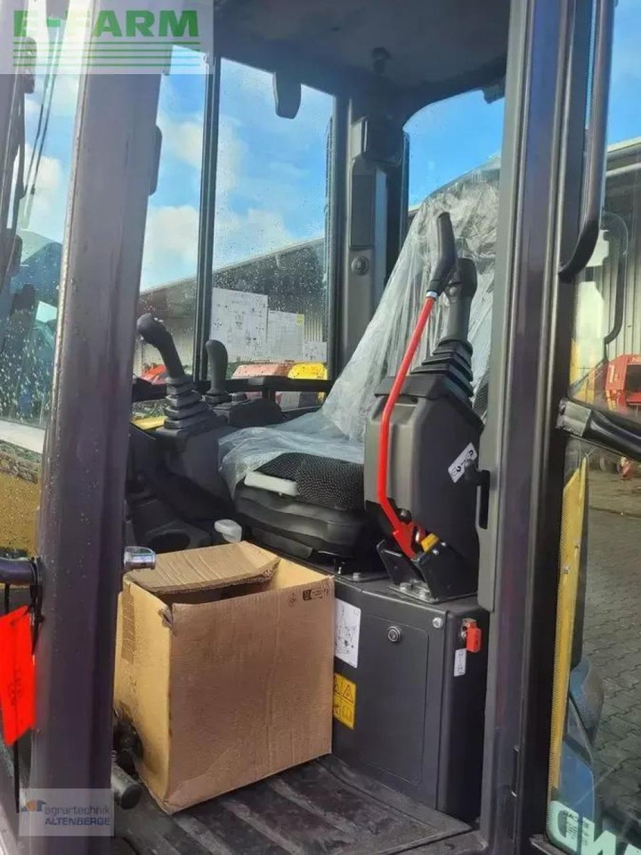 New Holland e55d - Mini rýpadlo: obrázok 2 New Holland e55d - Mini rýpadlo: obrázok 2