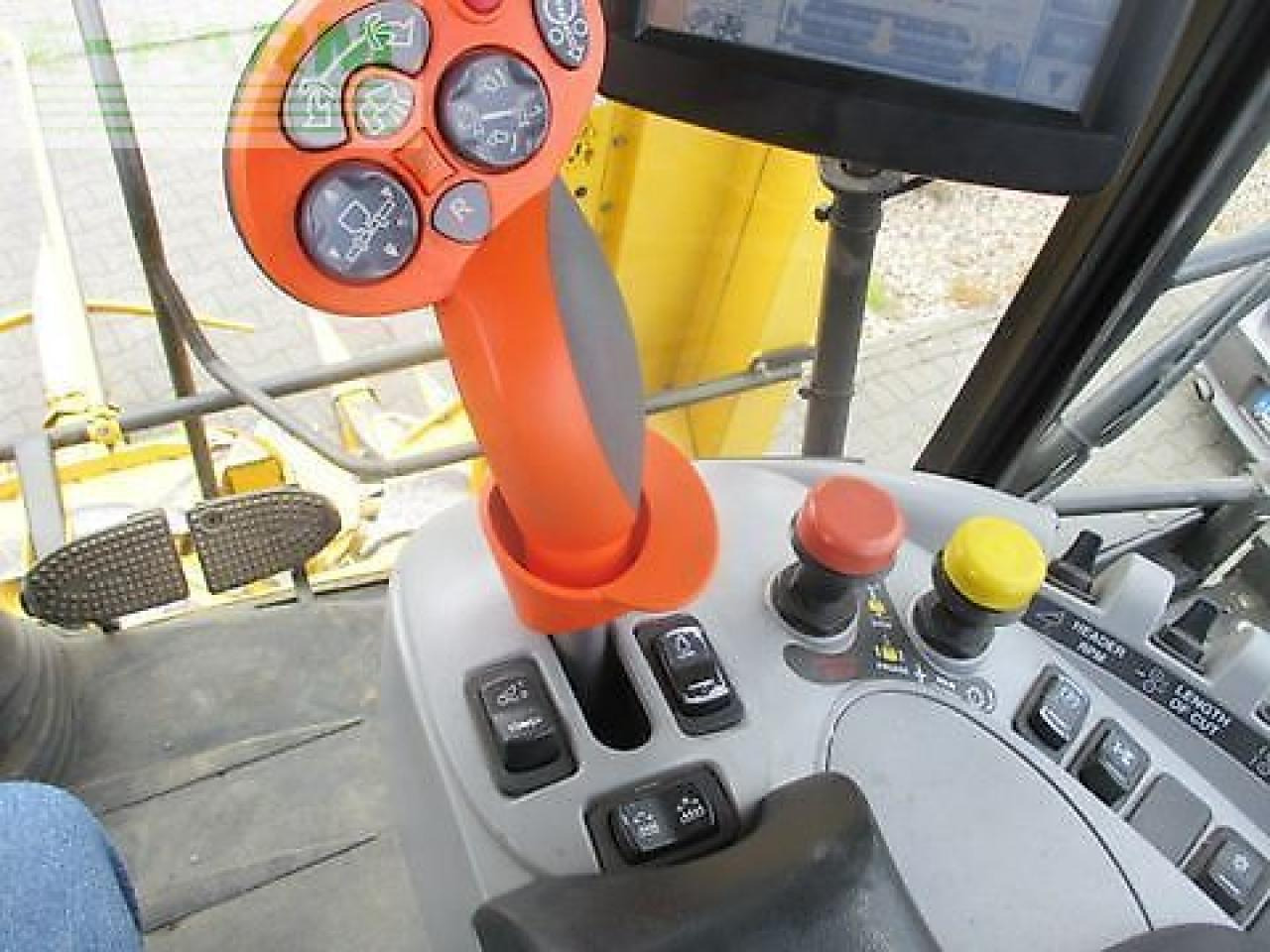 Samohybná rezačka New Holland fr 9050 / fr9050: obrázok 10 Samohybná rezačka New Holland fr 9050 / fr9050: obrázok 10