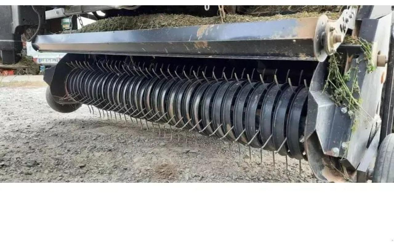 New Holland roll-belt180 - Lis na hranaté balíky: obrázok 5 New Holland roll-belt180 - Lis na hranaté balíky: obrázok 5