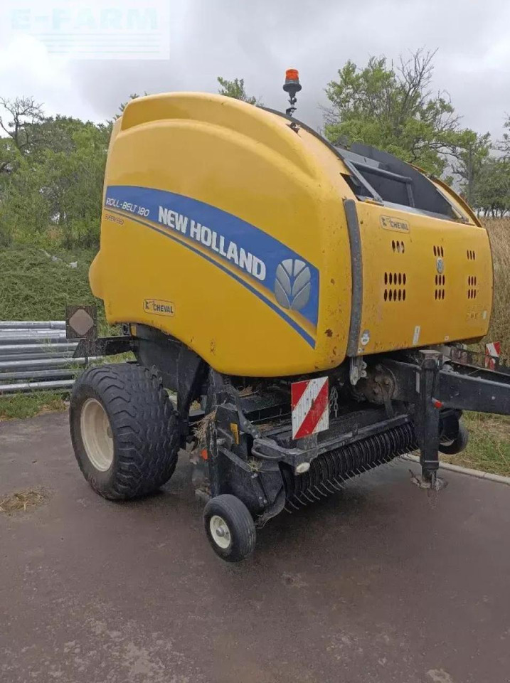 New Holland rolt belt 180 superfeed - Lis na hranaté balíky: obrázok 2 New Holland rolt belt 180 superfeed - Lis na hranaté balíky: obrázok 2