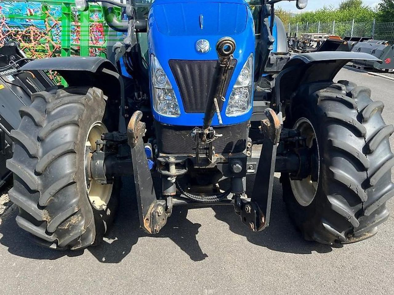 New Holland t 5.100 dc - Traktor: obrázok 4 New Holland t 5.100 dc - Traktor: obrázok 4