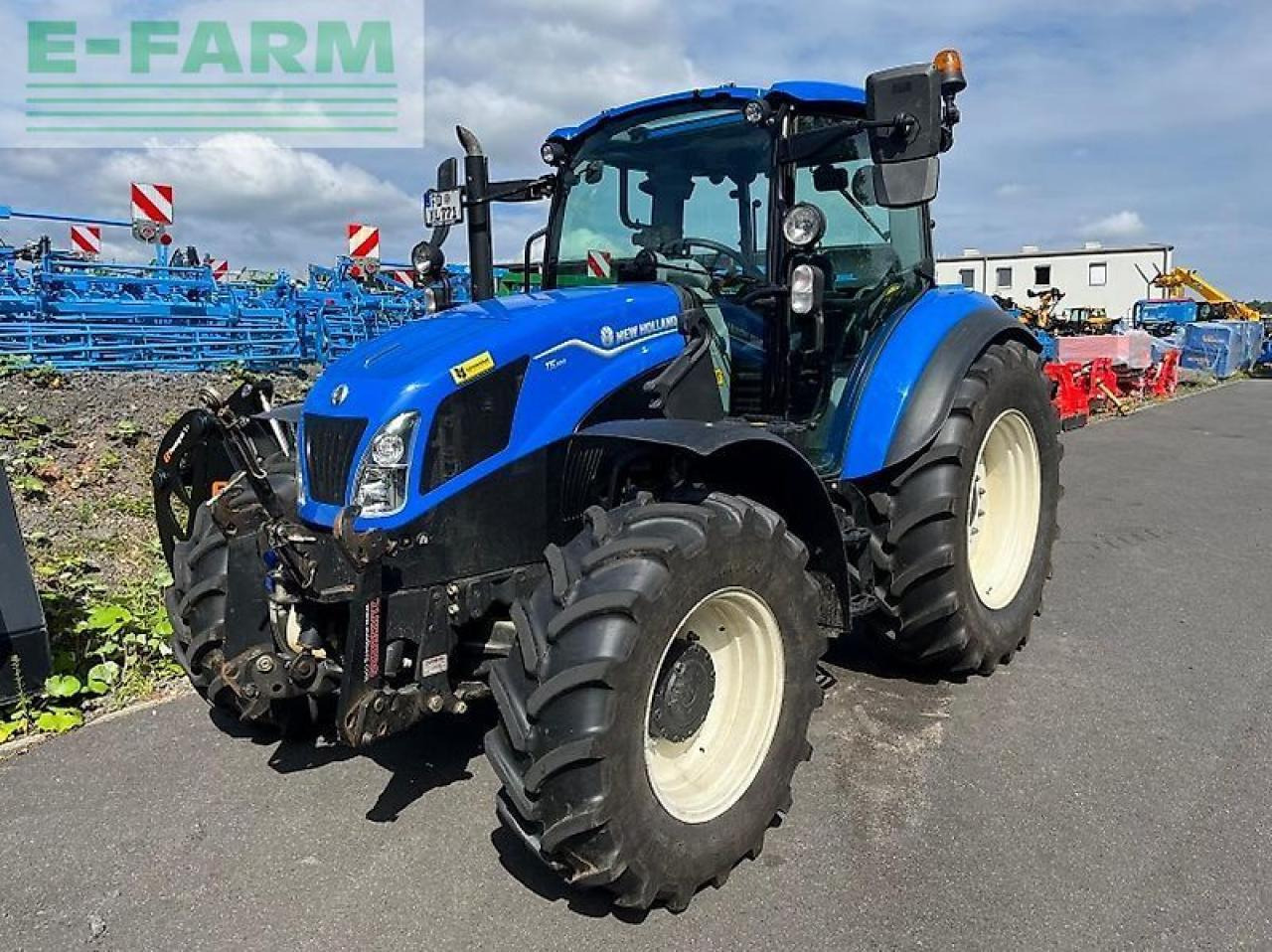 New Holland t 5.100 dc - Traktor: obrázok 1 New Holland t 5.100 dc - Traktor: obrázok 1