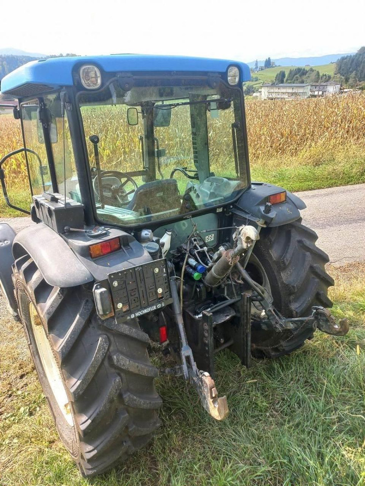 New Holland t4020 deluxe Deluxe - Traktor: obrázok 4 New Holland t4020 deluxe Deluxe - Traktor: obrázok 4