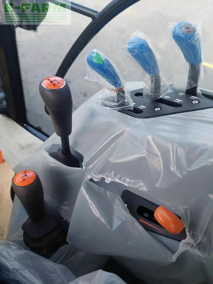 New Holland t4s.75 S - Traktor: obrázok 4 New Holland t4s.75 S - Traktor: obrázok 4