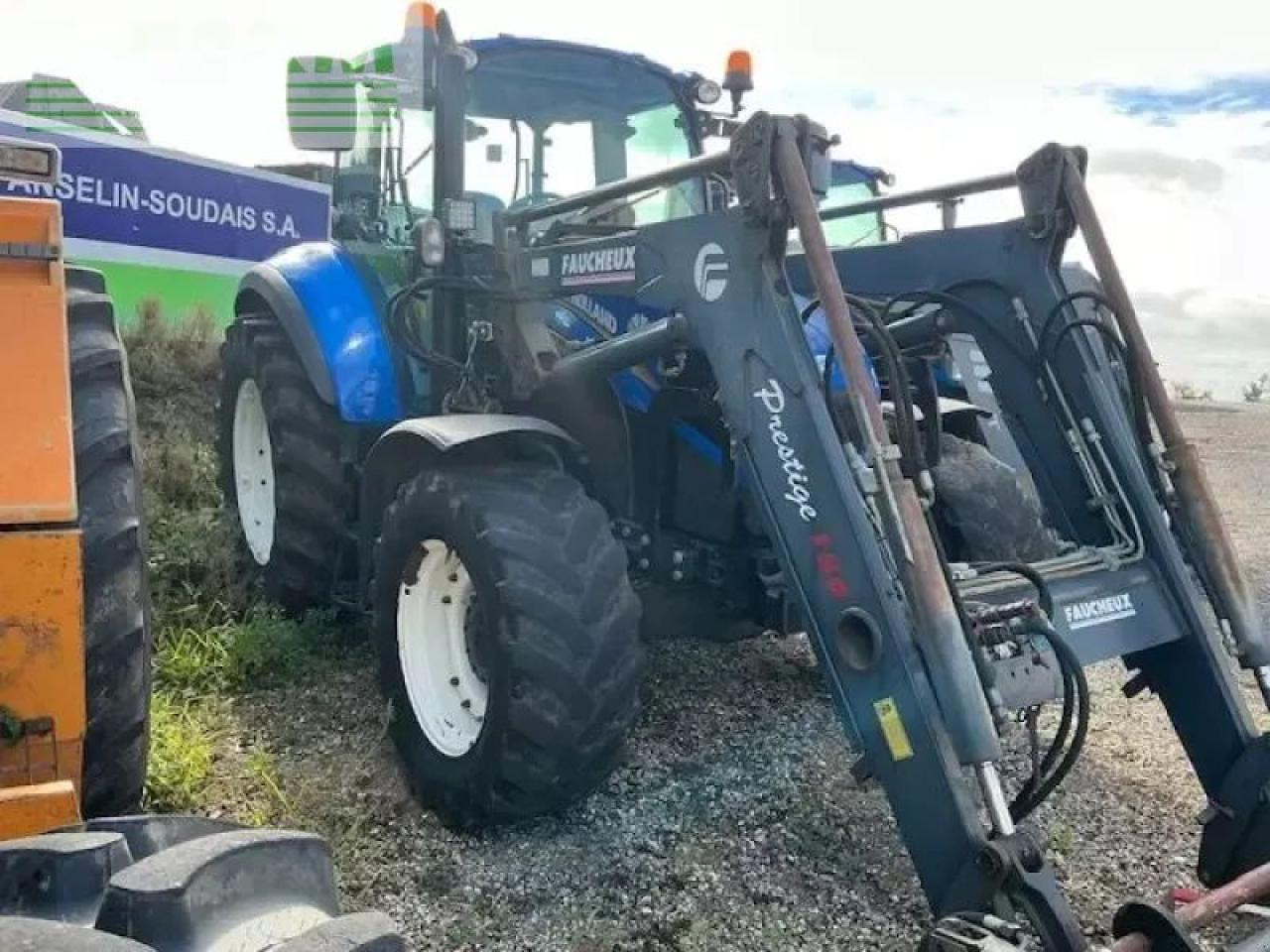 New Holland t5.105 - Traktor: obrázok 3 New Holland t5.105 - Traktor: obrázok 3