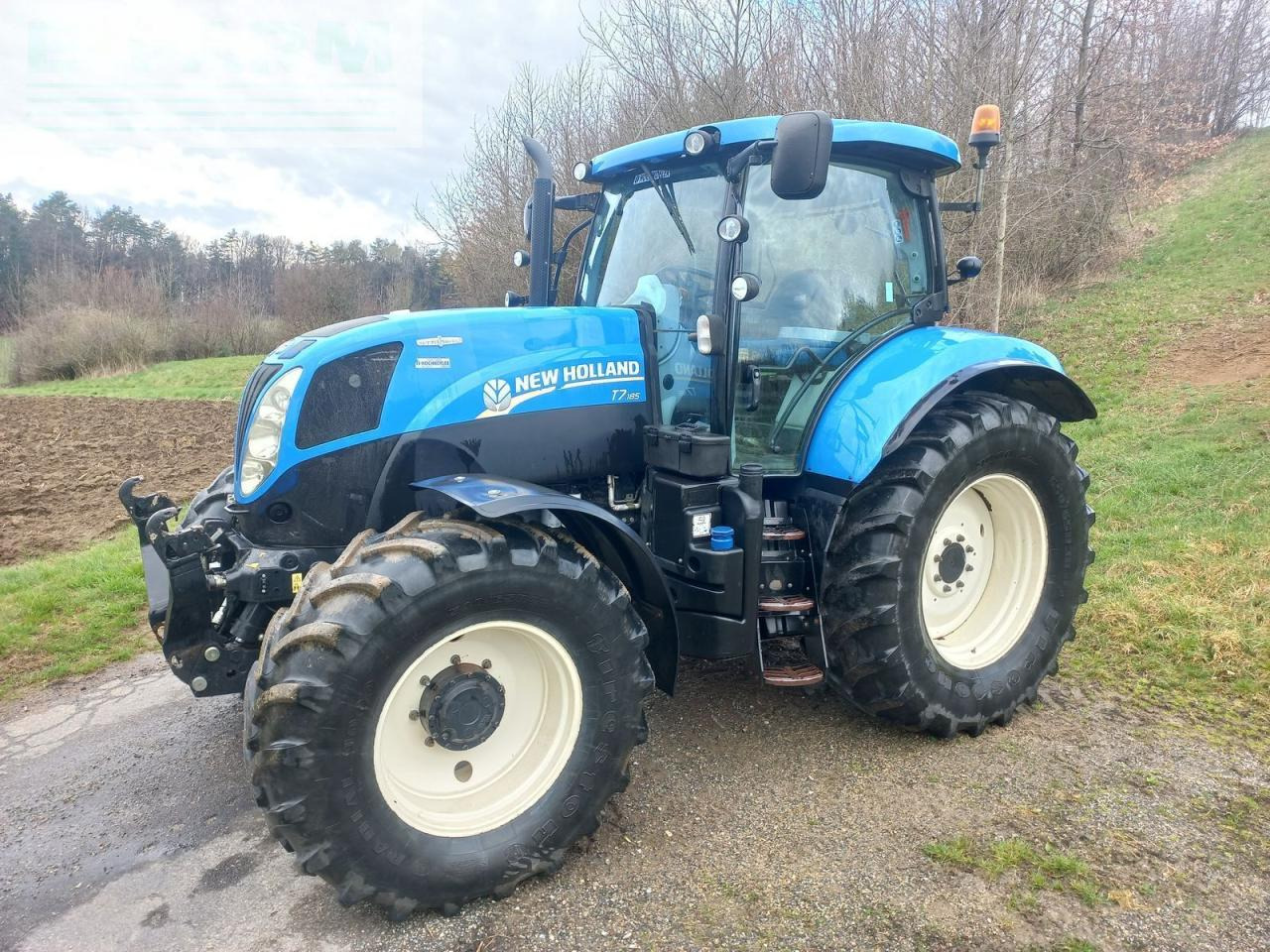 New Holland t7.185 auto command - Traktor: obrázok 1 New Holland t7.185 auto command - Traktor: obrázok 1